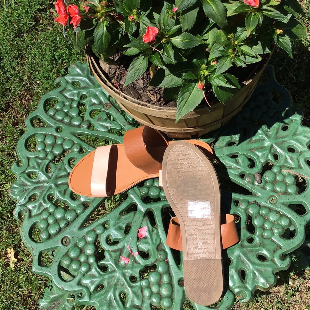 Sandles - Picture 2 of 2